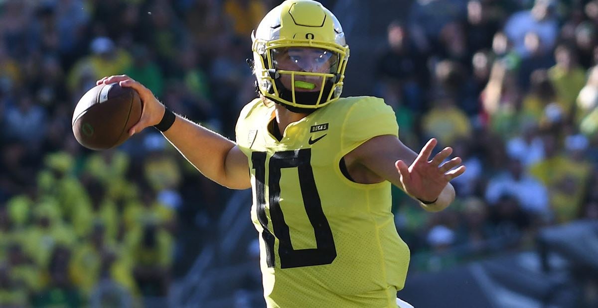 Justin Herbert, Troy Dye are back to complete Oregon football's rise