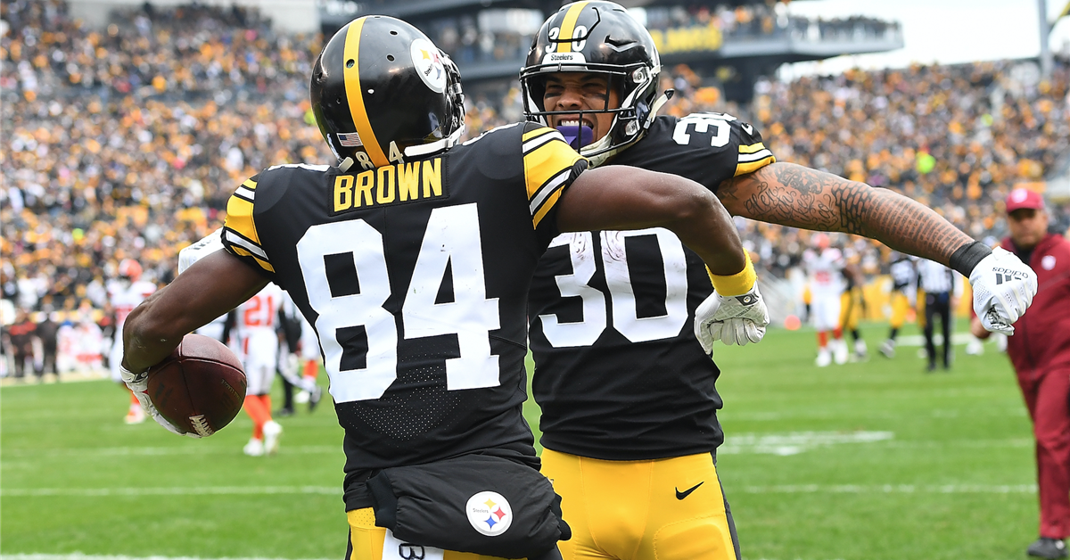 Conner Locker James Conner, AB share locker room moment after loss to Broncos