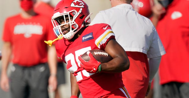 Kansas City Chiefs' Clyde Edwards-Helaire to miss multiple weeks with MCL  sprain 