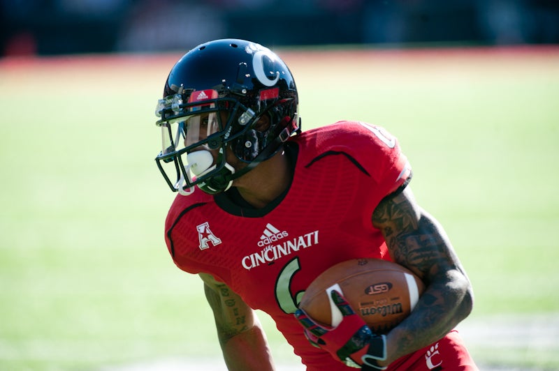 Nov. 16, 2013 - Piscataway, New Jersey, U.S - November 16, 2013: Cincinnati  Bearcats wide receiver Anthony McClung (6) holds the ball during the game  between Cincinnati Bearcats and Rutgers Scarlet Knights