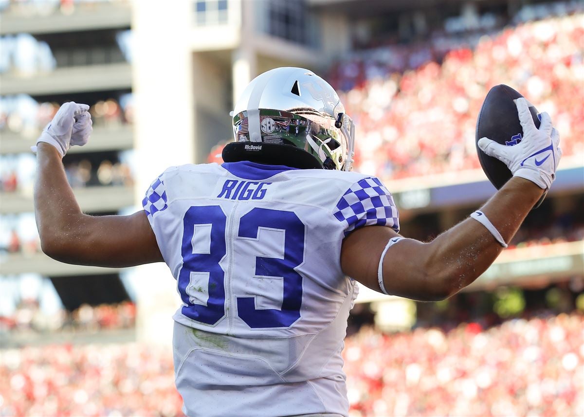 New York Giants' Yusuf Corker (21) tackles Cincinnati Bengals