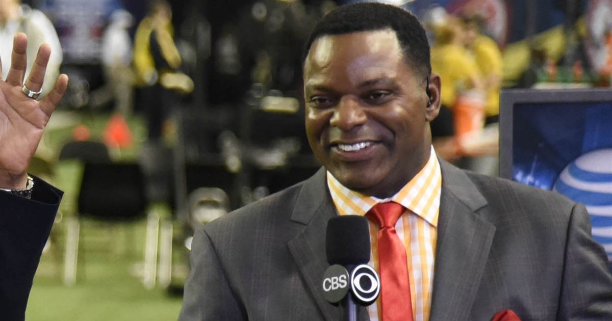 Brian Jones praises Longhorns for running with, beating TCU