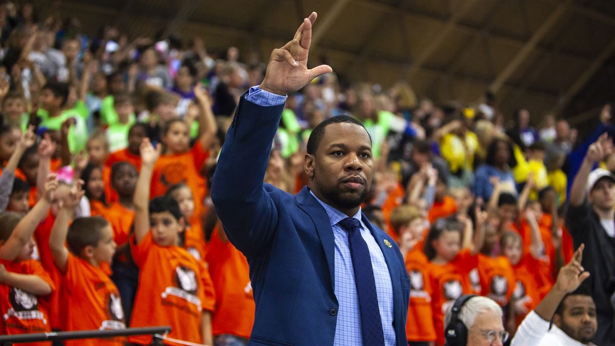 UNT hires Jason Burton as head women's basketball coach after