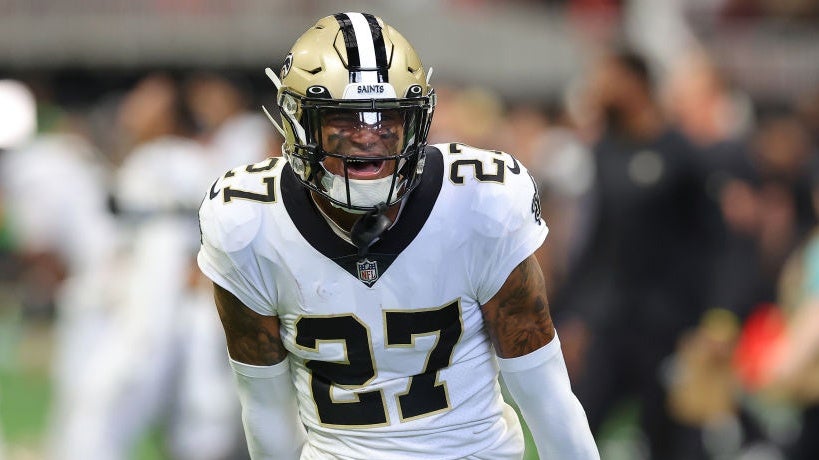 New Orleans Saints cornerback Alontae Taylor (1) warms up before