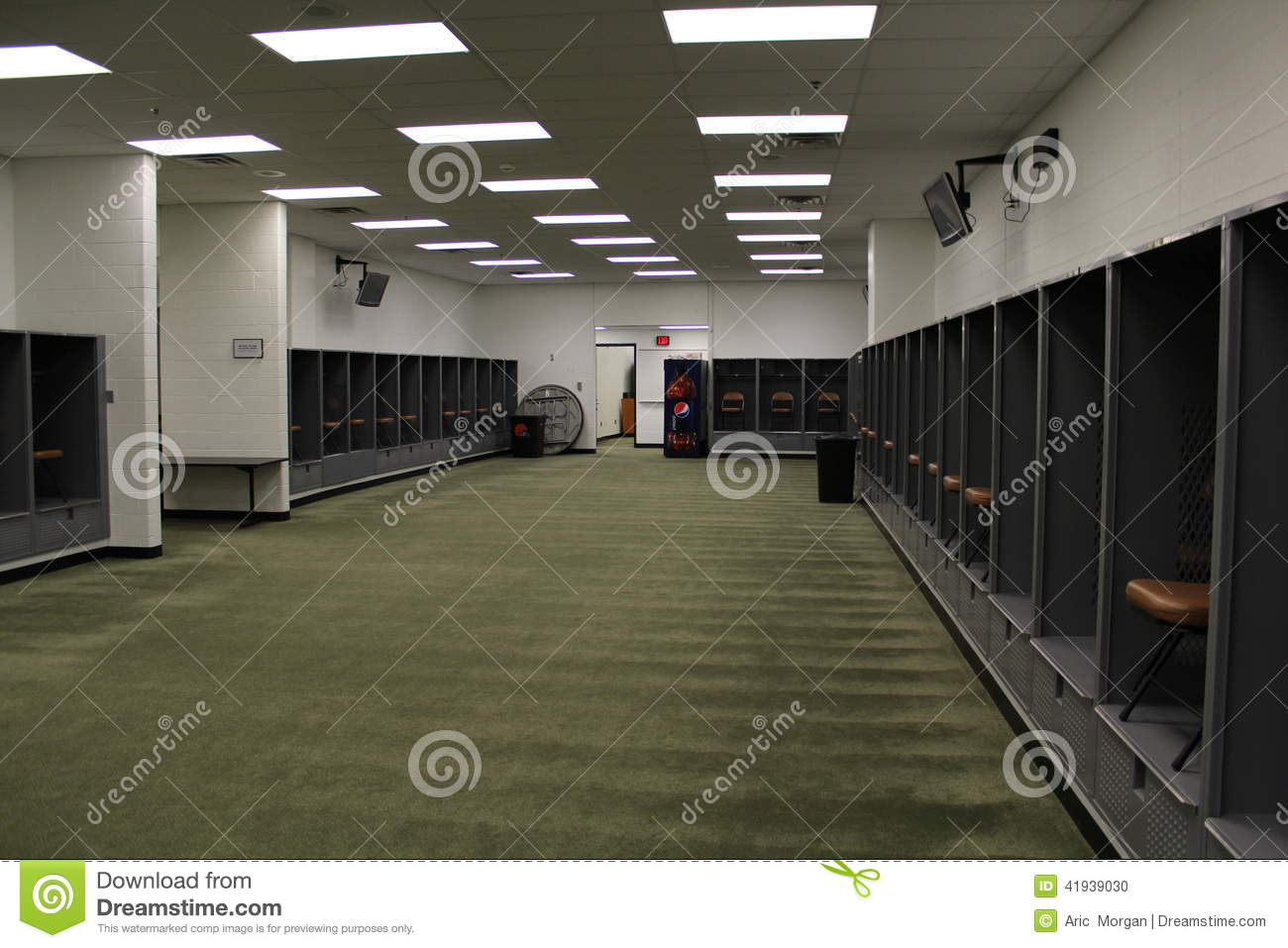 Rats Visitor S Locker Room