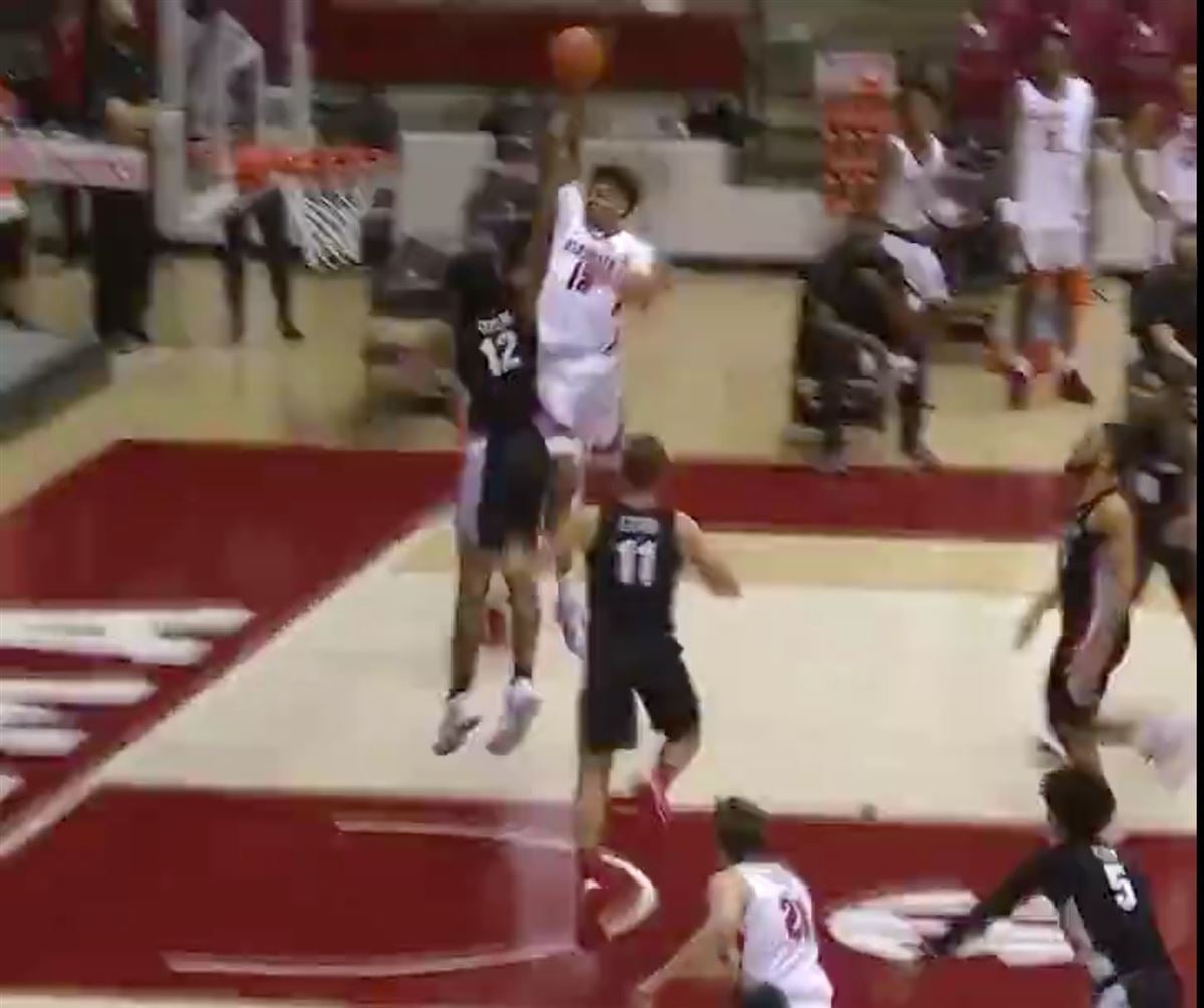 WATCH Darius Miles throws down monstrous dunk against