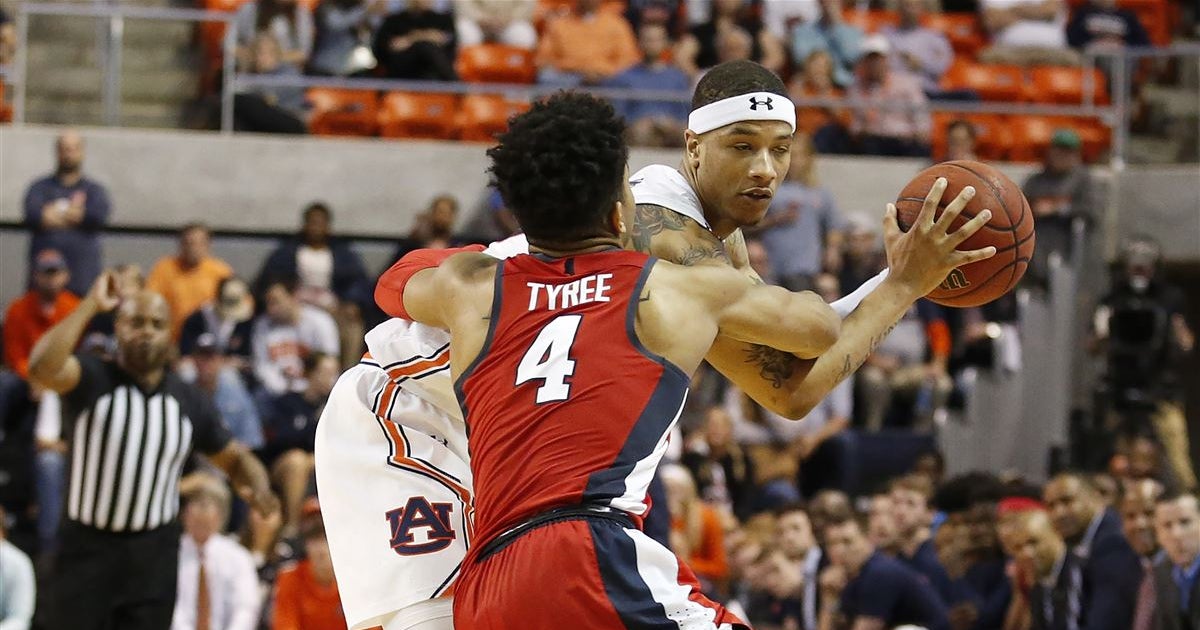 No 15 Auburn Beats Mississippi 67 58