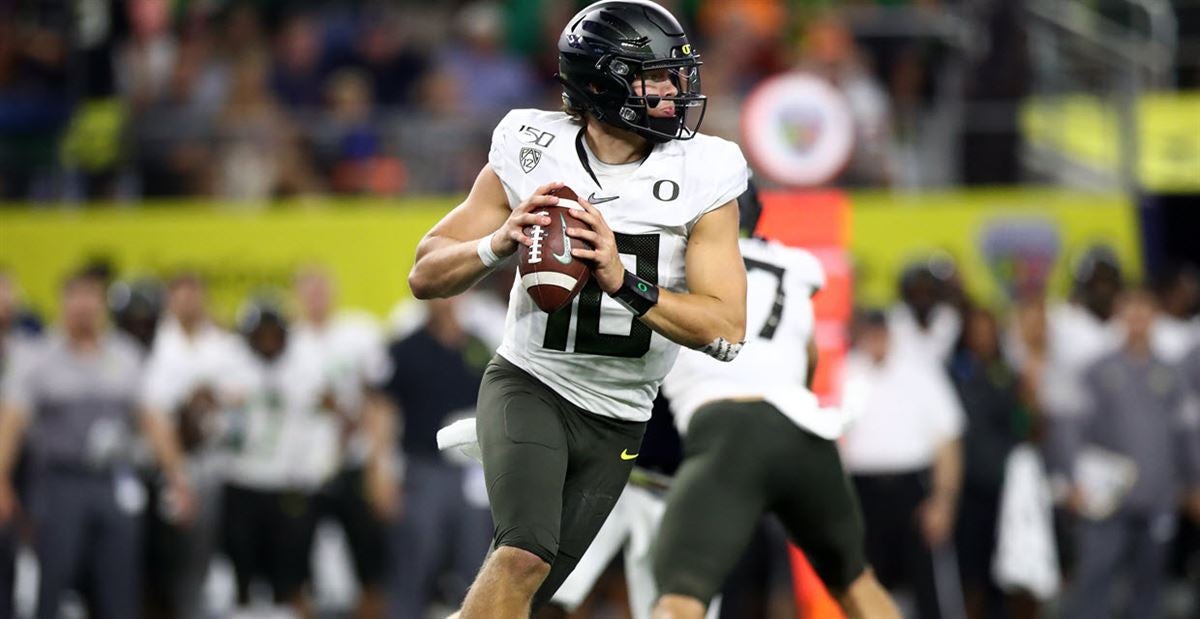 Former Oregon Ducks QB Justin Herbert earns prestigious academic honor