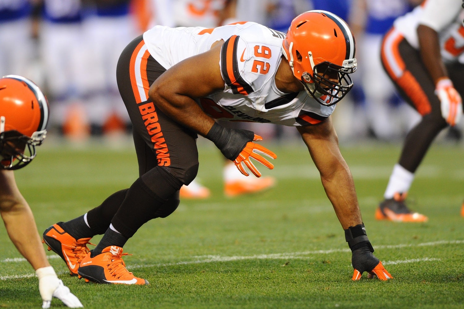 Browns To Extend LS Charley Hughlett