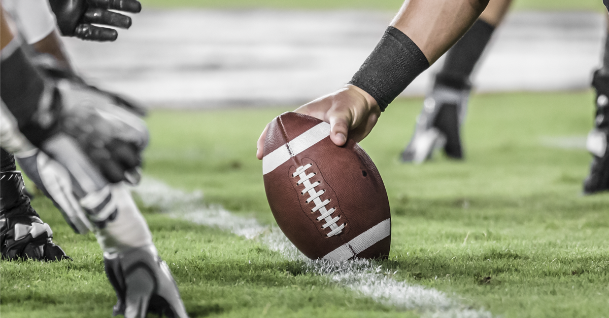 Florida high school football player dies after collapsing during game