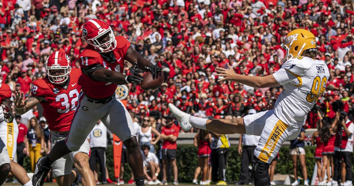 football Freshman Jalon Walker delivers blocked punt in victory