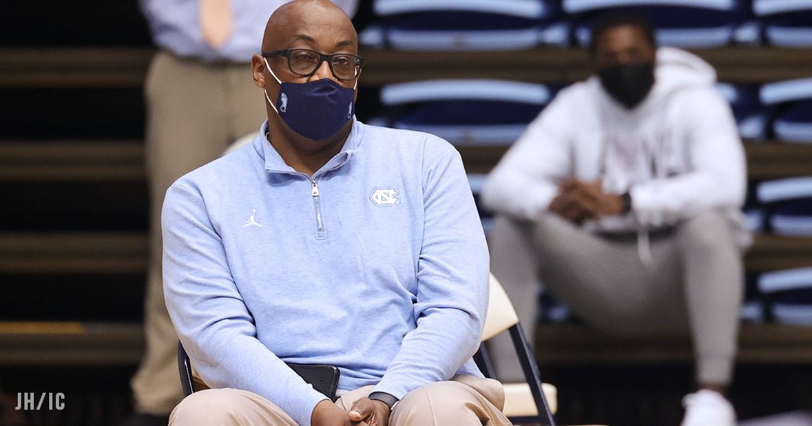 Arizona hiring Steve Robinson as assistant basketball coach Arizona hiring Steve Robinson as assistant basketball coach