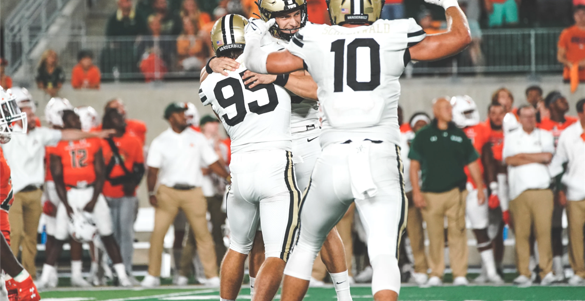 The 10 best college football uniforms of the 2021 season so far