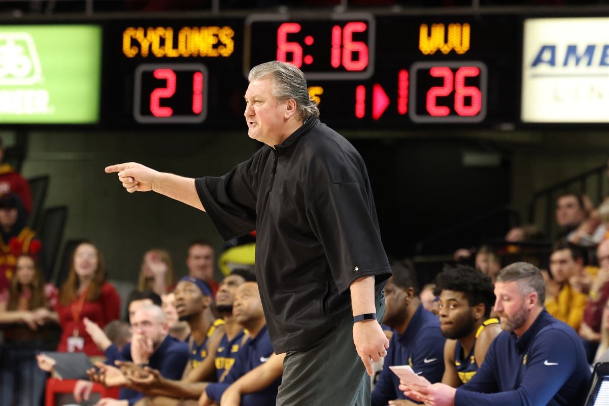 Bob Huggins rips into team after they ignored calls down the stretch