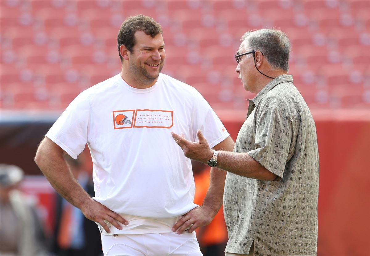 Joe Thomas won't be leaving the Browns while Hue Jackson is head coach 