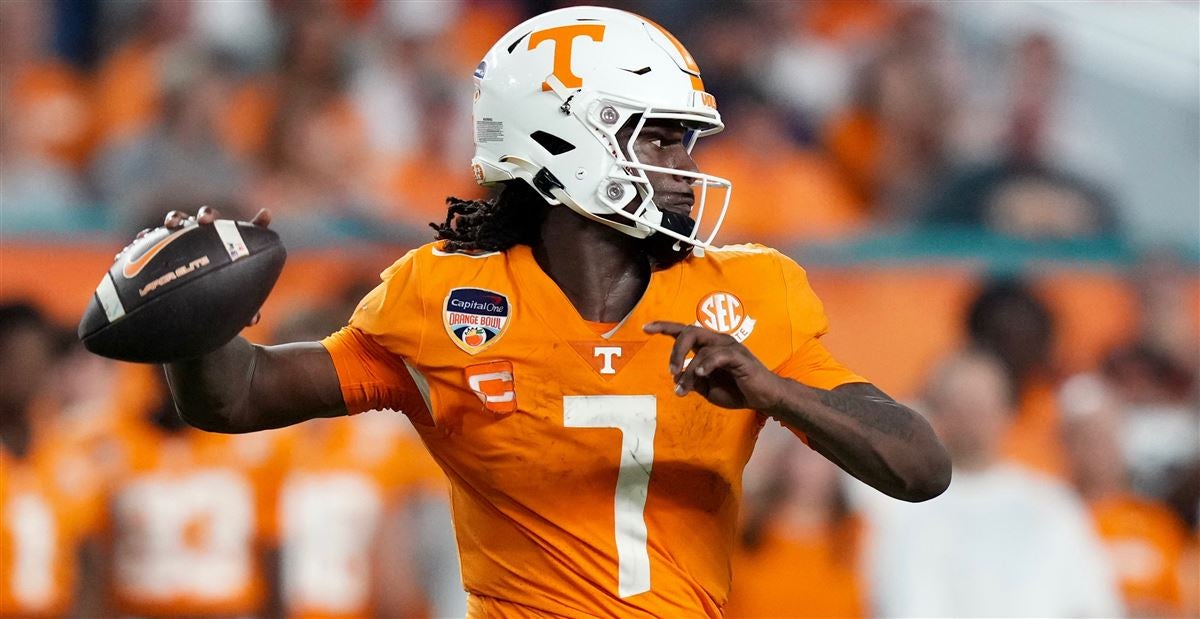 Tennessee QB Joe Milton III shows off arm strength with 80yard throw