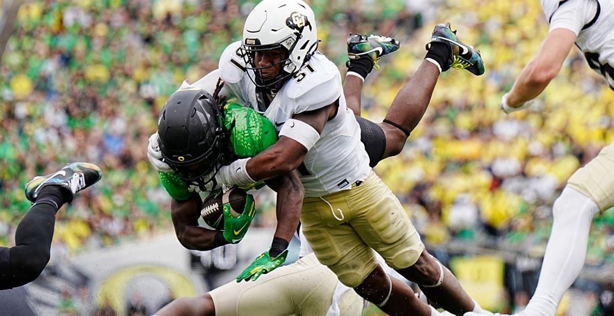 Bo Nix Exits Oregon vs. Washington Thriller With Injury Late In