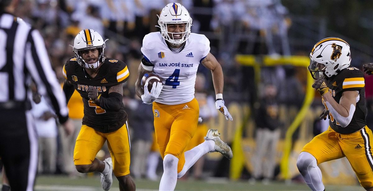 Swen's late TD run pushes Wyoming over Air Force