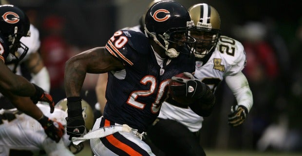 U.Va. Alum, Chicago Bears Running Back Thomas Jones Establishes