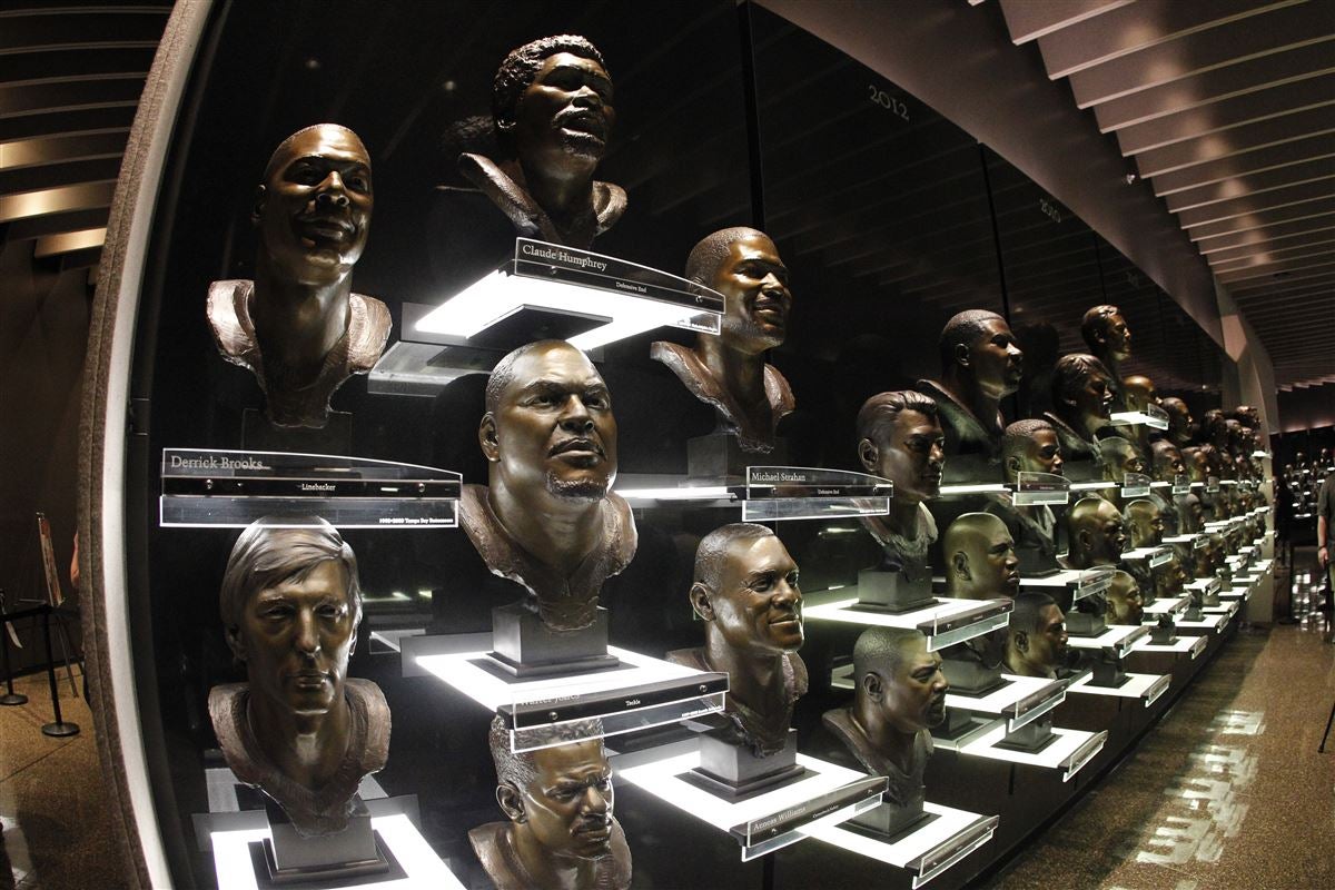 Pro football hall of fame: Tomlinson sat 4 hours for bust