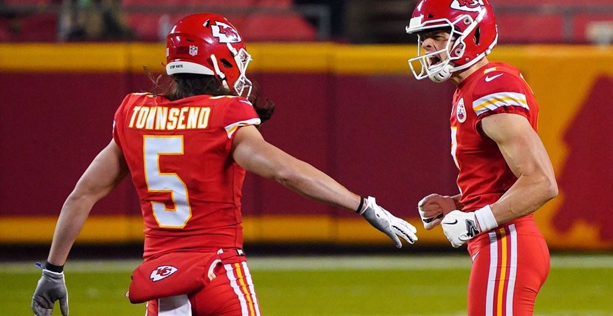 Chiefs swap out punting Townsend brothers as COVID hits NFL