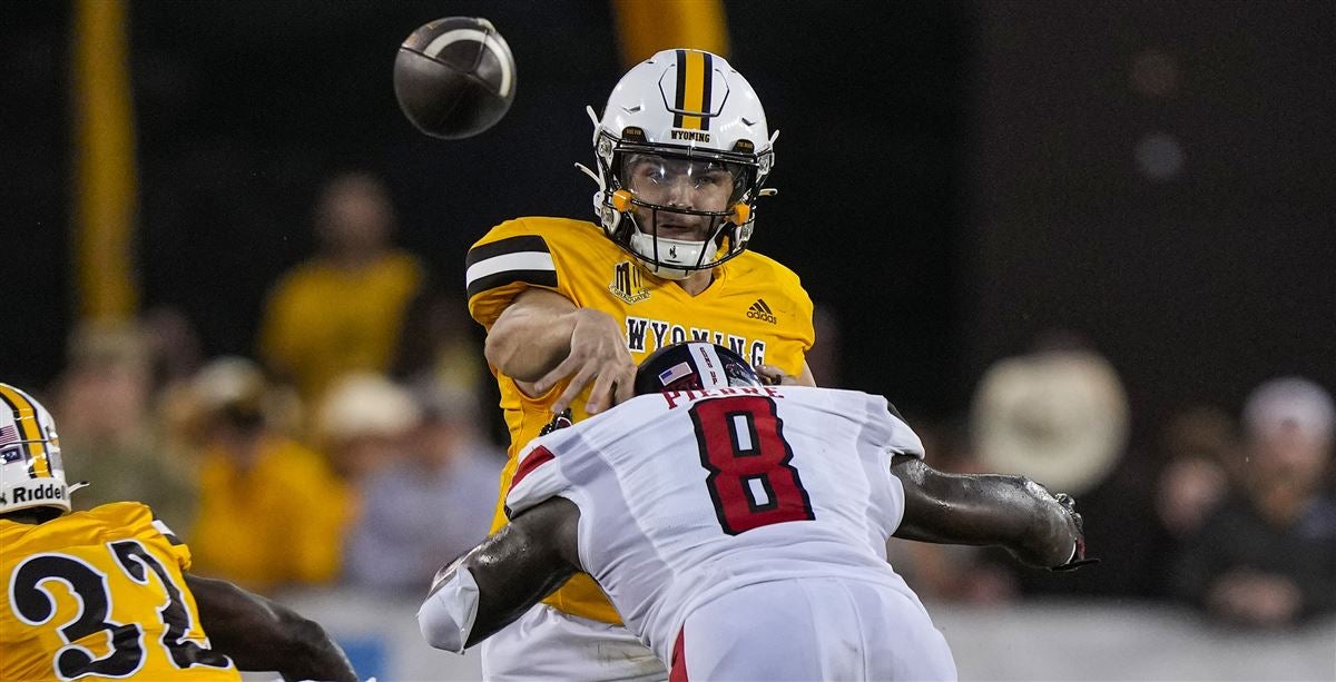 Committed to Wyoming, Cowboy Nose Tackle Cole Godbout Prepares for His  Final Season - University of Wyoming Athletics