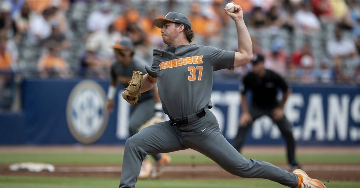 Tennessee baseball pitcher Dylan Loy to enter transfer portal