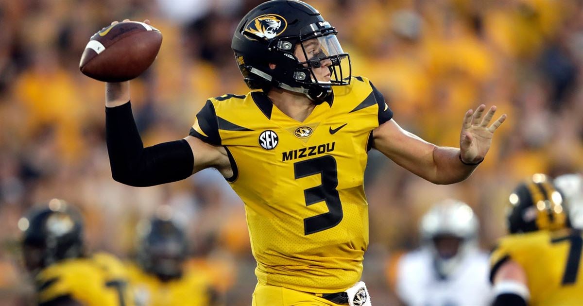 Ranking the 10 best QBs in college football