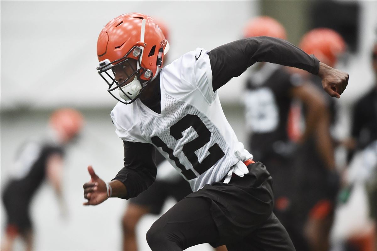 NFL Auction  NFL - Browns Denzel Ward Signed Jersey Number