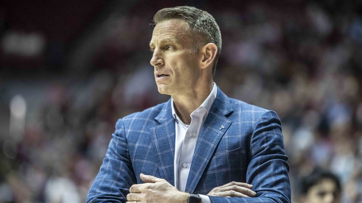 Alabama basketball coach Nate Oats searching for 'better group' to put on  floor following Texas A&M loss