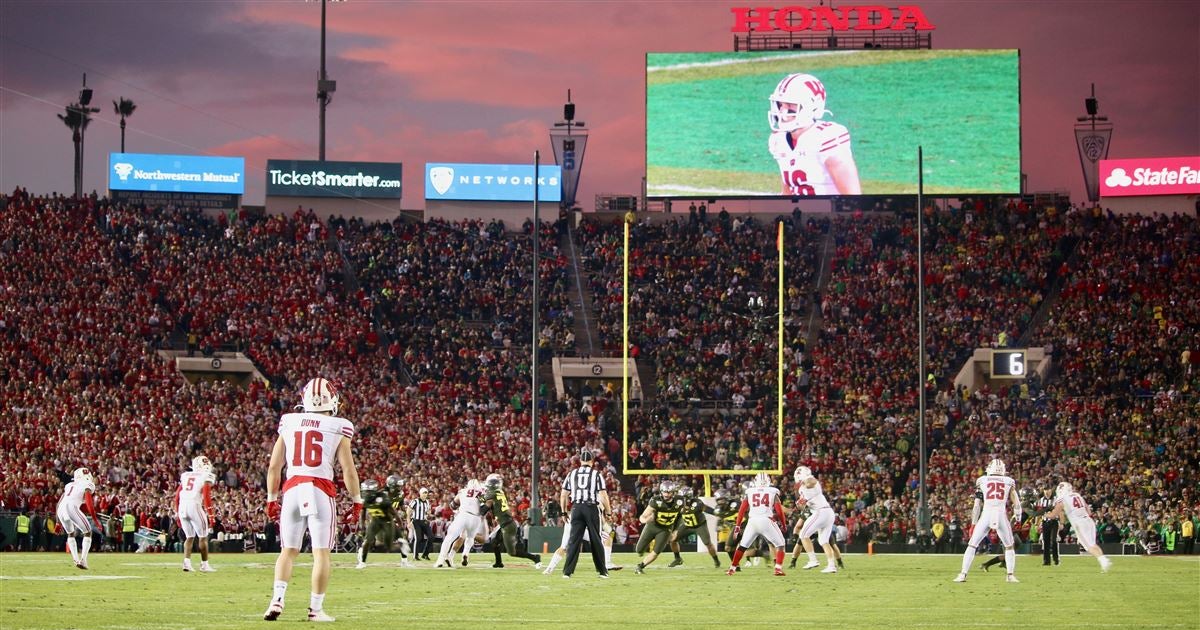 Handful of Oregon commits and targets soak in Rose Bowl