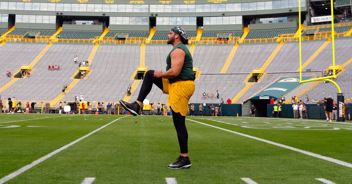 Packers' David Bakhtiari returns as teammates wear customized T-shirts