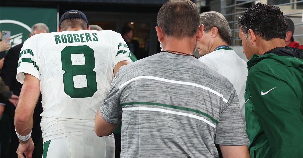 Aaron Rodgers suffers frightening ankle injury three snaps into Jets debut