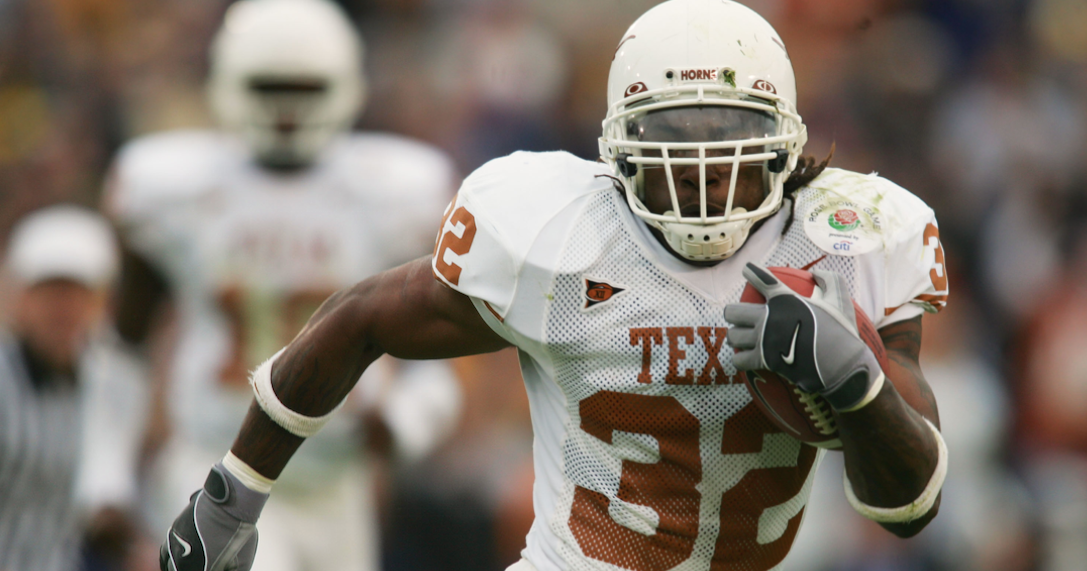 College football mourns death of Texas great Cedric Benson