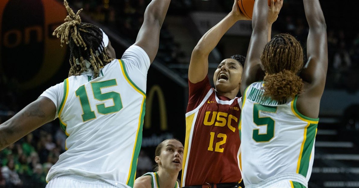 Ducks unable to hang with Trojans, drop first home game of season in conference opener