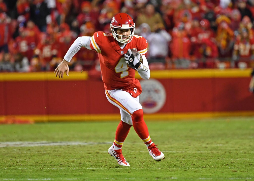 Ex-Michigan QB Chad Henne seals Chiefs' playoff victory vs. Browns 