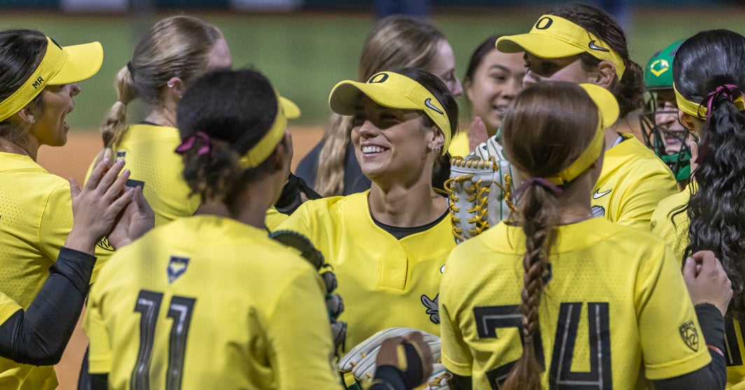 No. 24 Oregon softball finishes road trip with series victory over Utah