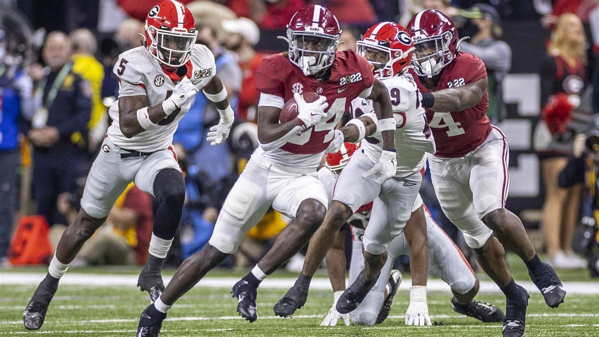 Indianapolis, United States. 10th Jan, 2022. Alabama Crimson Tide wide  receiver Jameson Williams (1) is injured after a 40-yard catch against the  Georgia Bulldogs during the first half of the 2022 NCAA