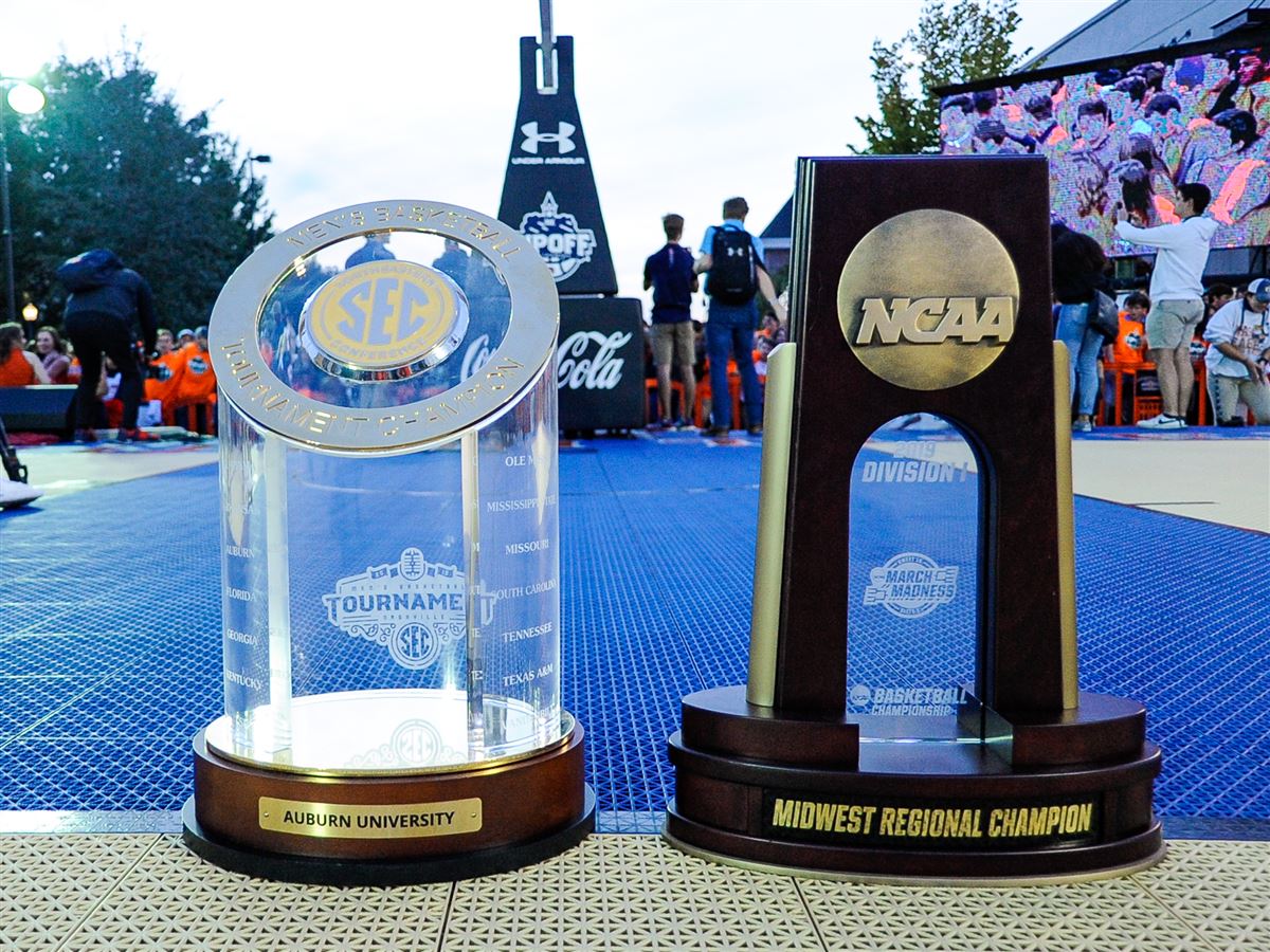 Photos Tipoff at Toomer's
