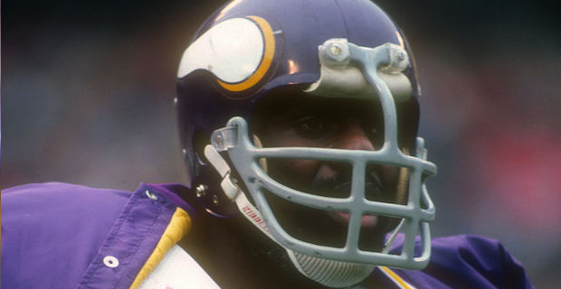 Offensive lineman Randall McDaniel of the Minnesota Vikings looks on  Foto di attualità - Getty Images