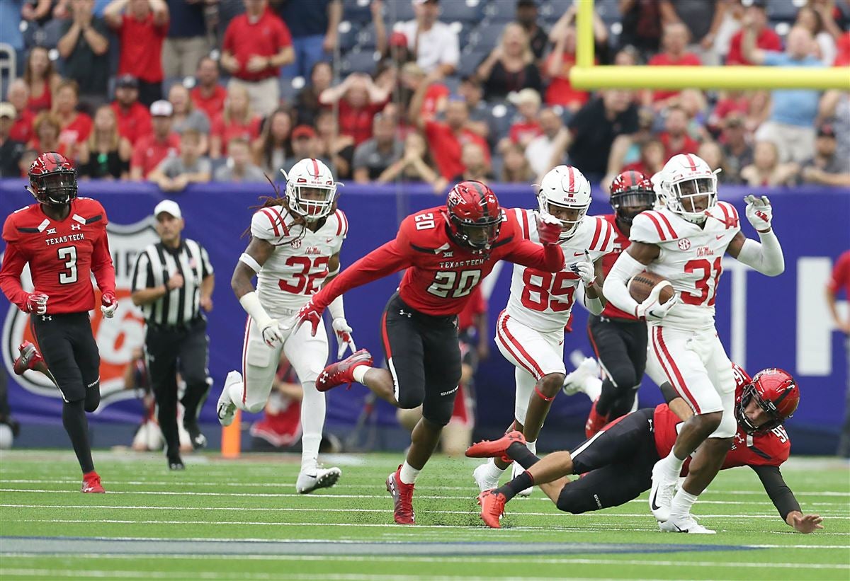 Photos | Jaylon Jones named Chucky Mullins Award recipient