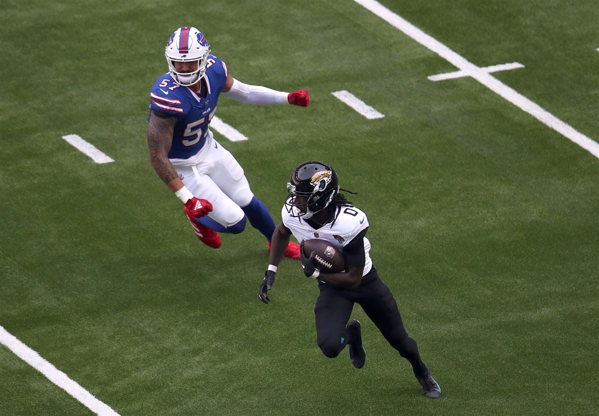 Brian Williams of the Jacksonville Jaguars lines up for a play in a News  Photo - Getty Images