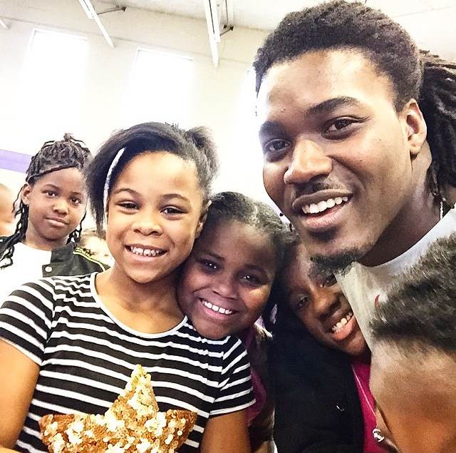 Photos Alabama players visit Holt Elementary School