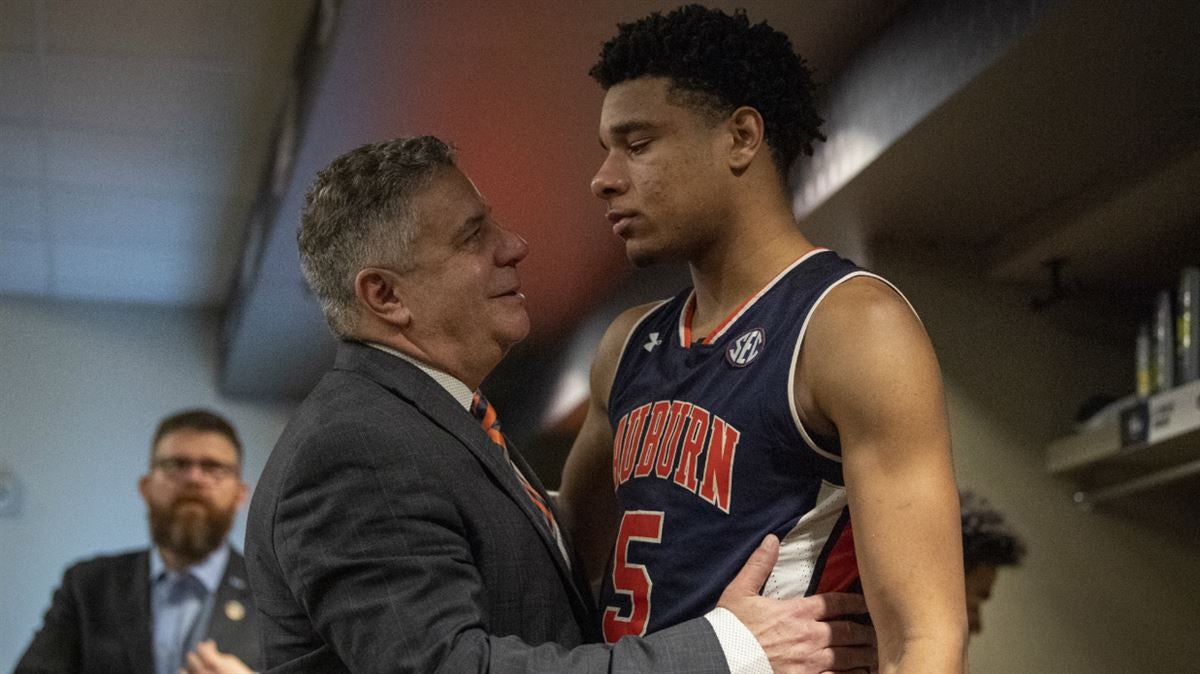 Inside Auburn S Emotional Locker Room After Chuma Okeke Injury