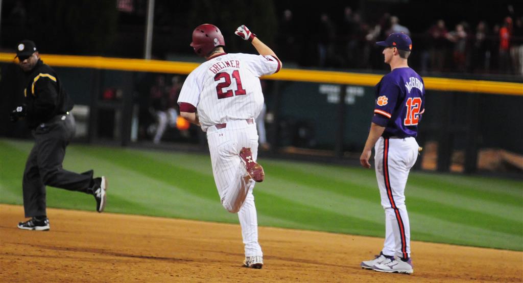 Twins' Grayson Greiner is baseball's tallest catcher — and an