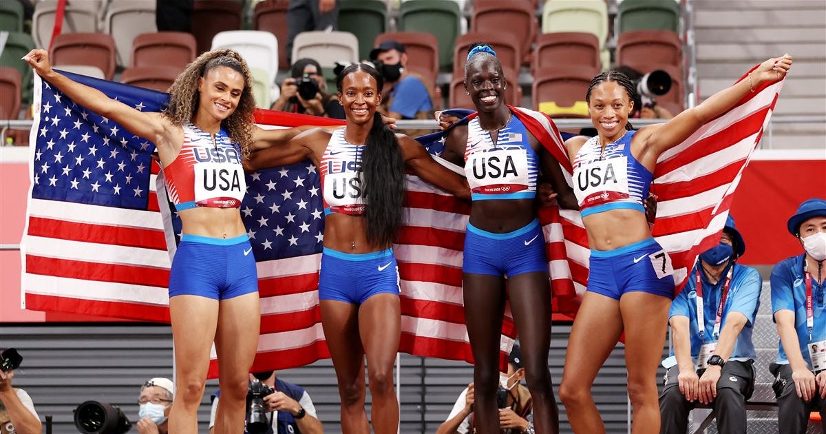 Sydney McLaughlin captures second gold in 4x400m relay