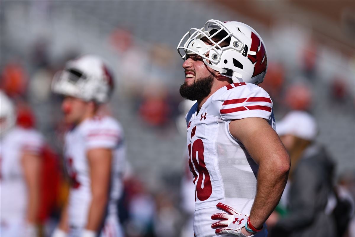 DeSoto alum, Wisconsin linebacker Chris Orr will change number to honor  retired brother, Zach