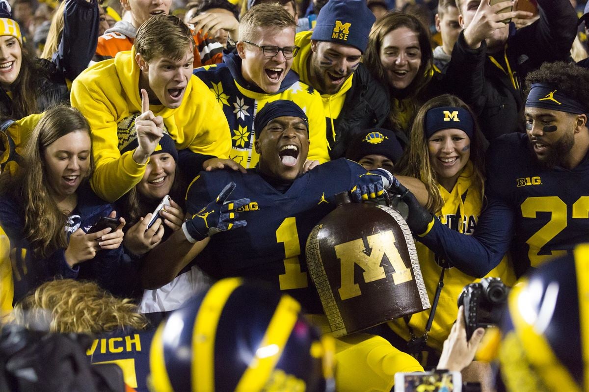 Michigan football fans will need Peacock to watch Saturday's season opener  : r/MichiganWolverines