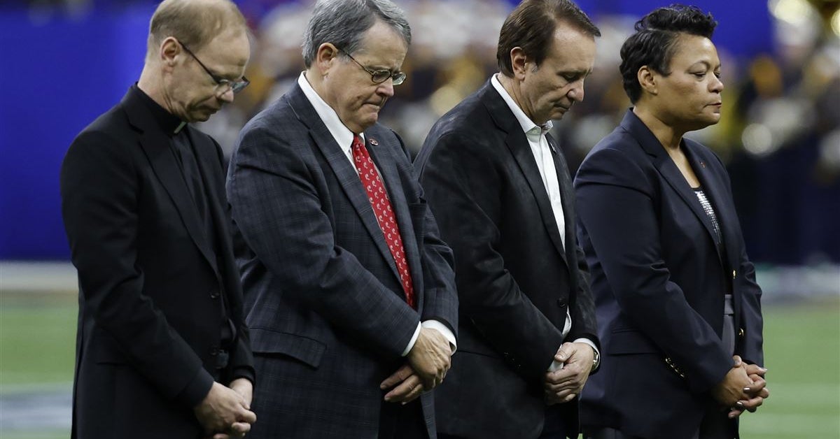 Thursday night's SportsCenter shows moment of silence, national anthem