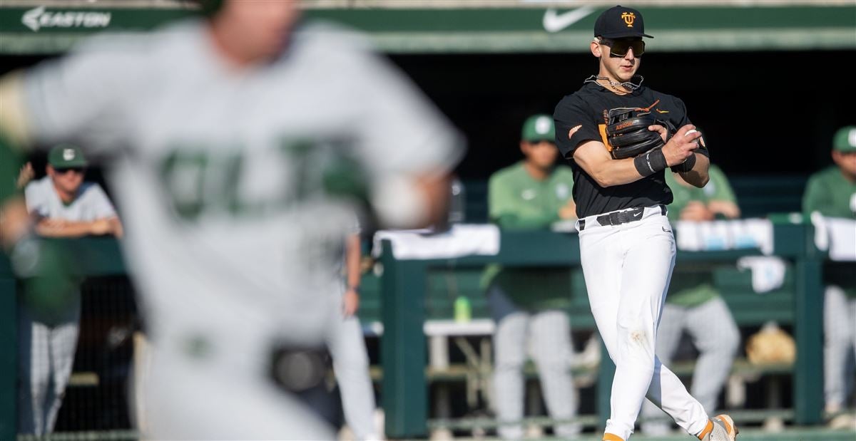 Tennessee baseball beats Charlotte to advance to third consecutive